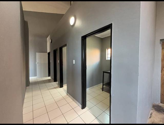 INDUSTRIAL PROPERTY TO RENT IN MAGNA VIA INDUSTRIAL